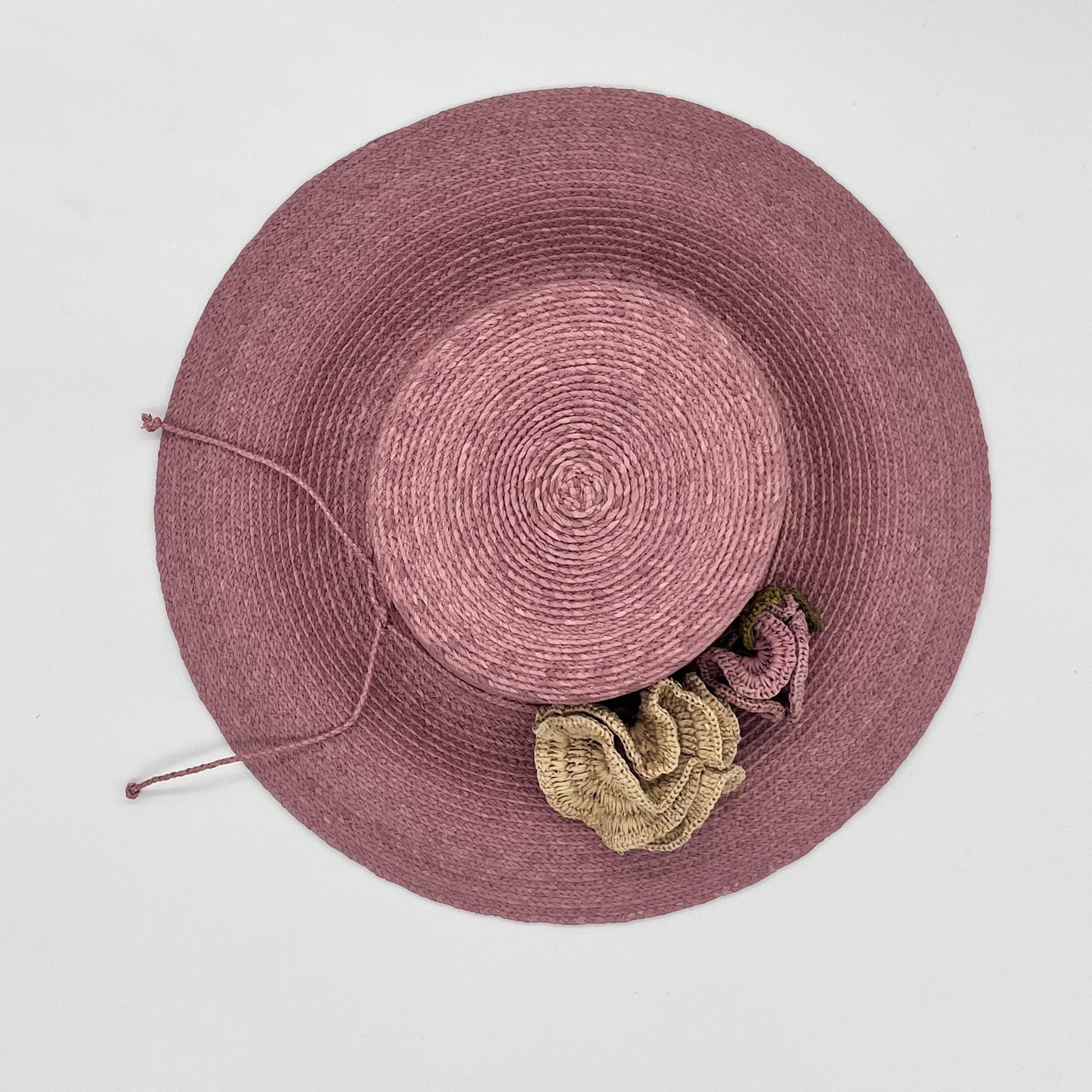 Gata - Bonnet en raphia à large bord avec fleurs amovibles - Sans-Arcidet